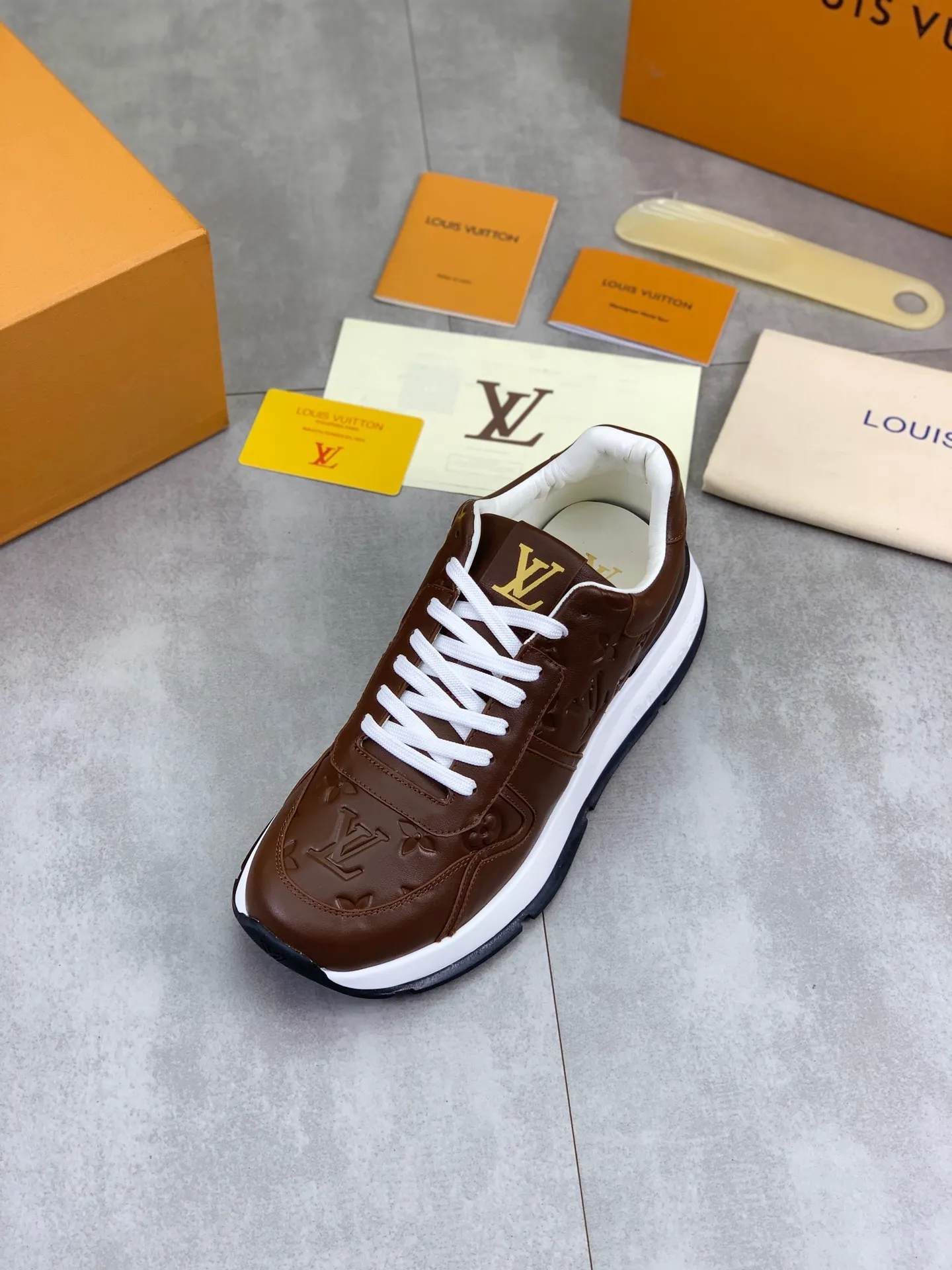 Factory price P820 💶 Top version [LOUIS VUITTON] counter series (original order) new style 🍀LV Louis Vuitton - top version LV classic high-top trendy shoes! Made of imported original craft calfskin, original breathable lining, and original wear-resistant, lightweight, high-end TPU outsole! High quality products! 3️⃣ colors available, size: men’s 39-44 (38 45 customized)
